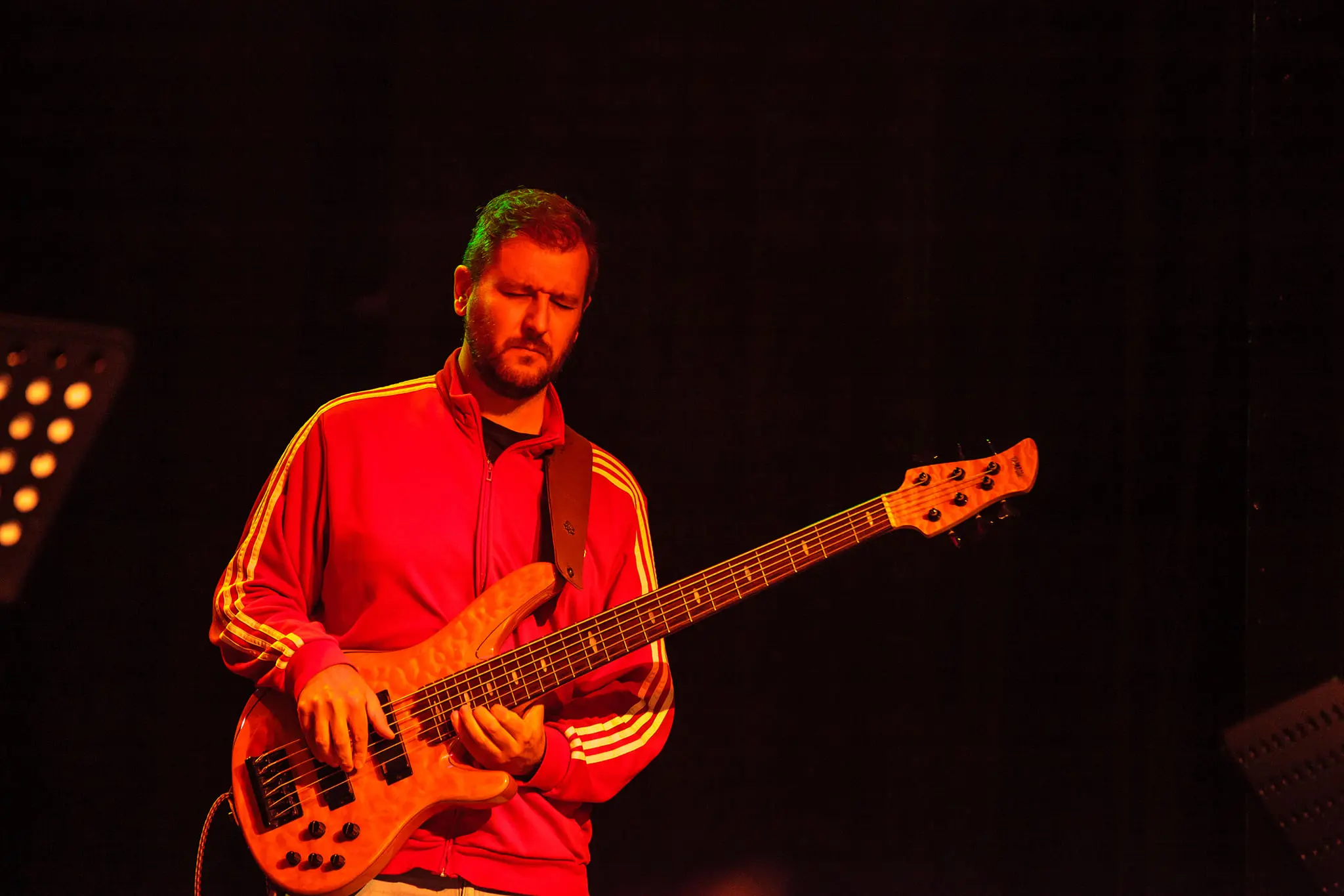Miloš Bosnić performing live with Bosque Sound Community